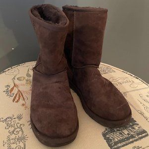 Classic brown short ugg boots, size 9